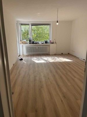 Freundliche und modernisierte 3-Raum-Wohnung mit Balkon in Bochum