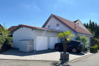 Modernes Wohnhaus mit Doppelgarage und Garten – attraktive Lage in Collenberg