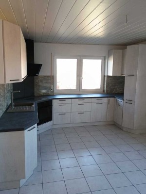 Helle 3-Zimmer Wohnung mit Balkon und Einbauküche - Ruhige Lage