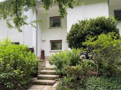 Kronberg, schönes Wohnen im Reihenhaus, mit eingewachsenem Garten, am Waldrand!