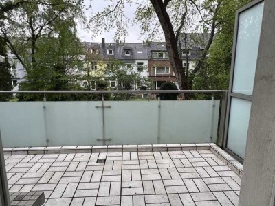 Helle 2-Zimmer-Wohnung mit Balkon und Naturholzböden im 1. Obergeschoss in Gelsenkirchen-Feldmark