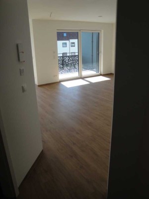 Helle, moderne 2-Zimmer-Wohnung, Neusäß Mitte mit großem Balkon