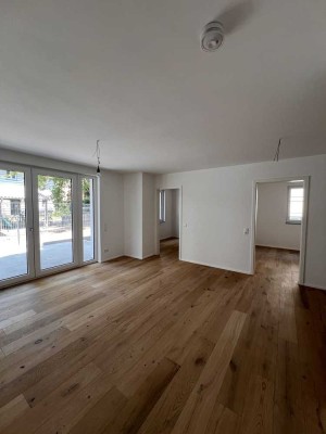 Erstbezug! Hochwertige Hochparterre-Wohnung mit großer Terrasse im Zentrum von Möhringen