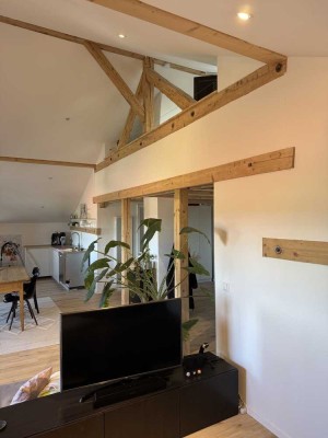 Geschmackvolle 2-Zimmer-Dachgeschosswohnung mit geh. Innenausstattung mit Balkon und EBK