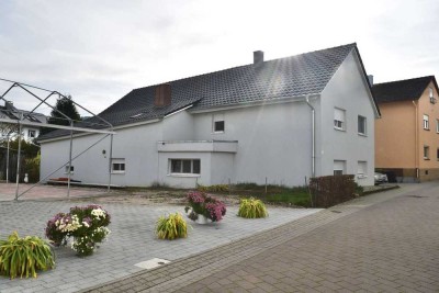 Attraktives Zweifamilienhaus – ideal für Kapitalanleger oder Eigennutzer