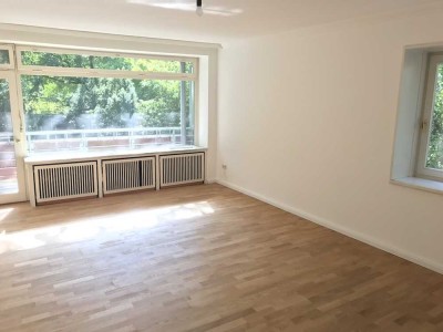 Schöne, großzügig geschnittene zwei Zimmer Wohnung in Hamburg-Blankenese
