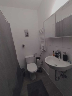 Helle 1,5 Zimmerwohnung mit Einbauküche in zentraler Lage