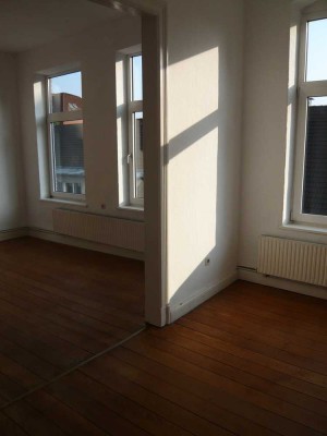 Sonnige 2,5 Zimmer Altbauwohnung im Stadtzentrum