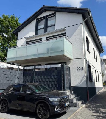 Exklusive, neuwertige 4,5-Zimmer-Maisonette-Wohnung mit geh. Innenausstattung mit Balkon in Duisburg