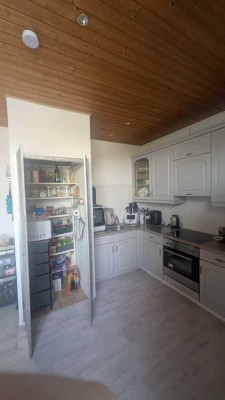 Freundliche 4-Zimmer-Wohnung mit Einbauküche in Aachen-Richterich. Neu renoviert.