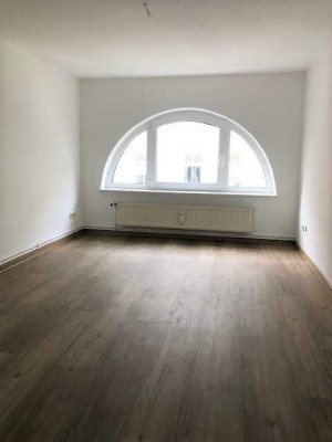 Helle, freundliche 3-Zimmer-Wohnung, EBK, zentrumsnah in der Paulstadt