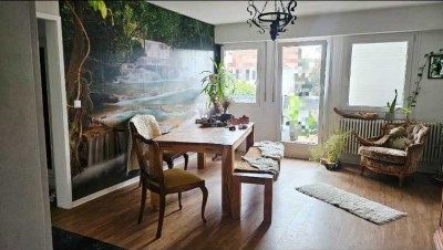 Freundliche und helle 4,5-Zimmer-Dachgeschosswohnung mit Dachterrasse in Neckartenzlingen zur Miete