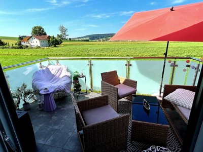 *Traumhafter Weitblick*
Wunderschöne Mietwohnung mit Balkon und Carport