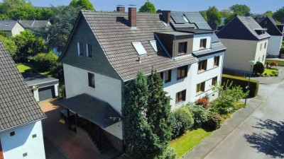 Rendite- oder Mehrgenerationen: Gepflegtes Zwei- bis Dreifamilienhaus mit traumhaftem Grundstück