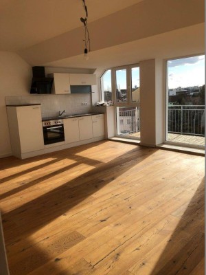 Traumhafte sonnige 4,5 Zimmer Wohnung mit 47 m² Terrasse + 18 m² Balkon in einer Stilzinsvilla in schönster Wohnlage Wiens