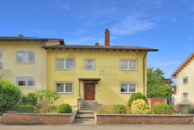 Vielseitiges Zweifamilienhaus mit ausgebauten DG, Garten u. zwei Garagen in Donaueschingen - Ideal f