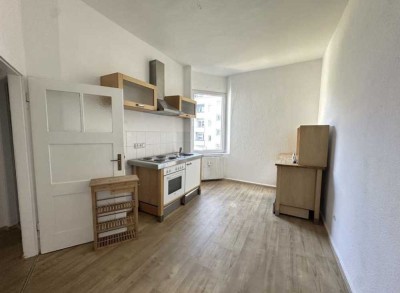 Modernisierte Wohnung mit eineinhalb Zimmern und Einbauküche in Düsseldorf