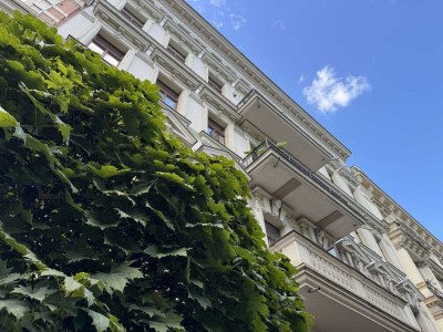 "Seltene Gelegenheit: Traumhafte Maisonette mit Altbau-Charme & Weitblick."