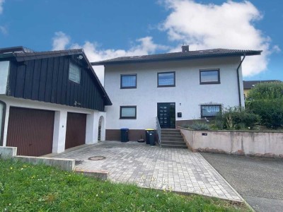 Renoviertes Einfamilienhaus mit zusätzlich 2 Einliegerwohnungen, 751 m² Grundstück, Doppelgarage