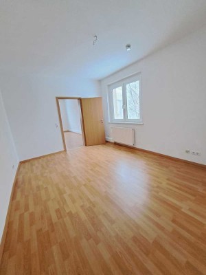 Helle 2-Raumwohnung - Balkon - Tageslichtbad mit Wanne - ideal für Singles oder Pärchen