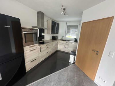 Wunderschönes renoviertes Reihenhaus in ruhiger Wohngegend. Ideal für kleine Familien