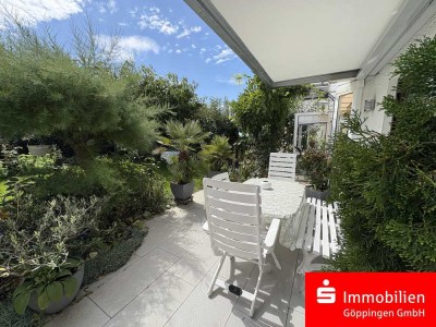 Charmante Doppelhaushälfte, Atelier im DG,  Wintergarten, sonnigen Garten & Garage !