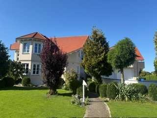 Luxuriöses Einfamilienhaus mit zwei Einliegerwohnungen in 88450 Berkheim