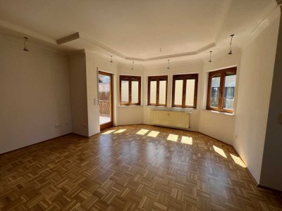 Traumhafte 3-Zimmerwohnung mit Terrasse, Garten und Garage zu vermieten !