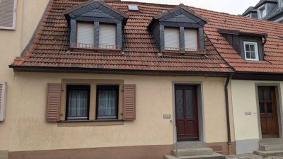 Gepflegtes Reihenmittelhaus mit rustikalem Charme und Garten in Kitzingen