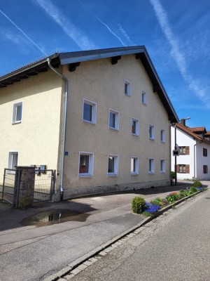 Schöne vier Zimmer Wohnung mit herrlichem Garten in Dollnstein