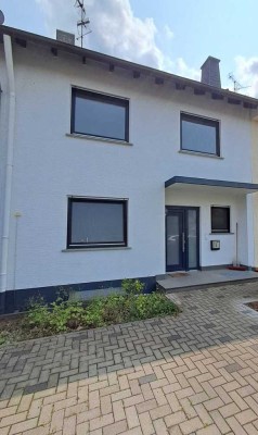 Großzügiges, sonniges Reihenmittelhaus mit viel Potenzial, zentral gelegen im Rodgau!