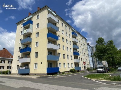 Schöne 4 Zimmer Familienwohnung mit Balkon in ruhiger Siedlung nahe dem Ortszentrum