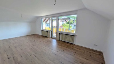 Lichtdurchflutete Wohnung - Erstbezug nach Sanierung - Potenzial für 2,5 Zimmer - Großen-Buseck