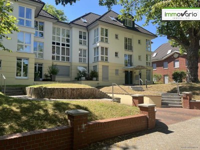 Exklusive 2-Raum-Wohnung mit Tageslichtbad, Loggia, Pantry-Küche & Parkett im Lenné-Viertel