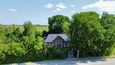 Landhaus mit Einliegerwohnung auf großem Grundstück – Stilvoll saniert