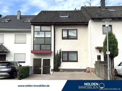 ***REIHENMITTELHAUS MIT 4 WOHNUNGEN, SONNIGEN GARTEN UND STELLMÖGLICHKEITEN***