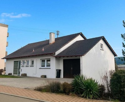 Freistehendes Einfamilienhaus mit viel Potential in toller Aussichtslage