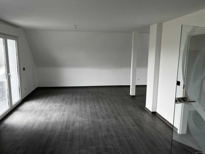 Neuwertige 1,5-Zimmer Maisonette mit geh. Innenausstattung und Balkon