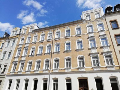 Hochwertig saniertes Single-Apartment im DG mit Balkon/ FHZ/ Parkett/ WE 15