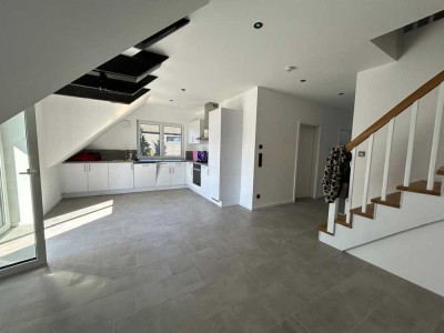 Geschmackvolle, modernisierte 3-Raum-Maisonette-Wohnung mit geh. Innenausstattung mit Balkon