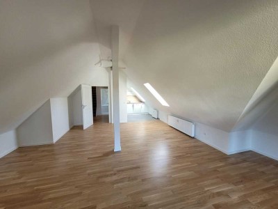 // FRISCH SANIERT  - EBK - Blick ins Grüne - (befristeter MV) //