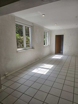 Helle 72 m² Souterrain-Wohnung mit eigenem Zugang