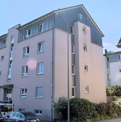 Geräumige 4-Zimmer-Wohnung in Göppingen mit Balkon und Tiefgaragen-Stellplatz in zentraler Lage