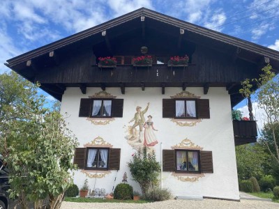 SEEBLICK 2,5-Zi.-Penthouse-Wohnung luxuriöser Innenausstattung mit EBK in Bad Wiessee