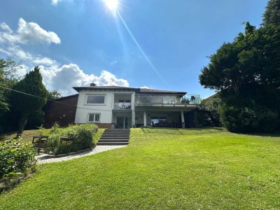 Gemütliches Einfamilienhaus: Moderne EBK, zwei Bäder, Kamin, Fernblick & zahlreiche Extras