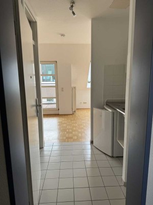 Exklusive 1-Raum-DG-Wohnung mit Balkon in Ingelheim