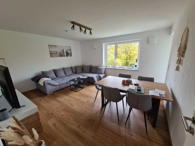 Neuwertige Wohnung mit drei Zimmern sowie Balkon und Einbauküche in Kaufbeuren