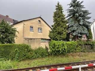 Wir bieten an: Charmantes freistehendes Wohnhaus