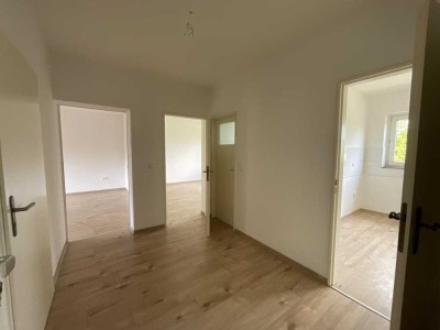 Schöne 3-Zimmer-Wohnung mit Balkon in Leer Leerort!