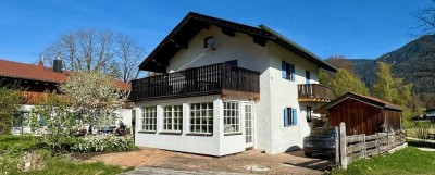 Geschmackvoll möblierte 4-Zi.-Wohnung im EG mit Wintergarten und großer Terrasse in Grainau